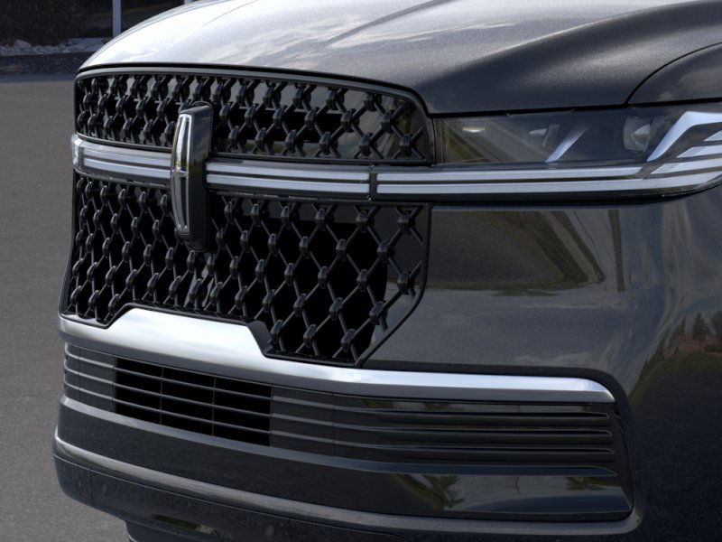 Thumbnail: 2025 Lincoln Navigator L - 18