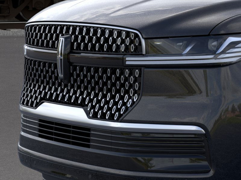Thumbnail: 2025 Lincoln Navigator L - 16