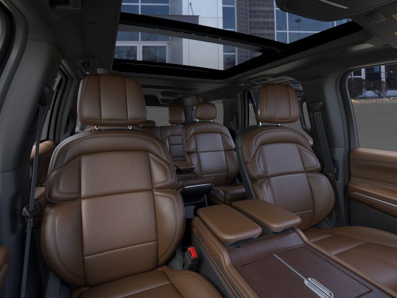 Thumbnail: 2025 Lincoln Navigator L - 8