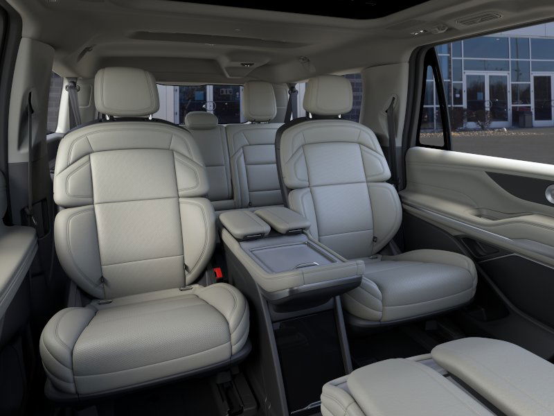 Thumbnail: 2026 Lincoln Navigator L - 9