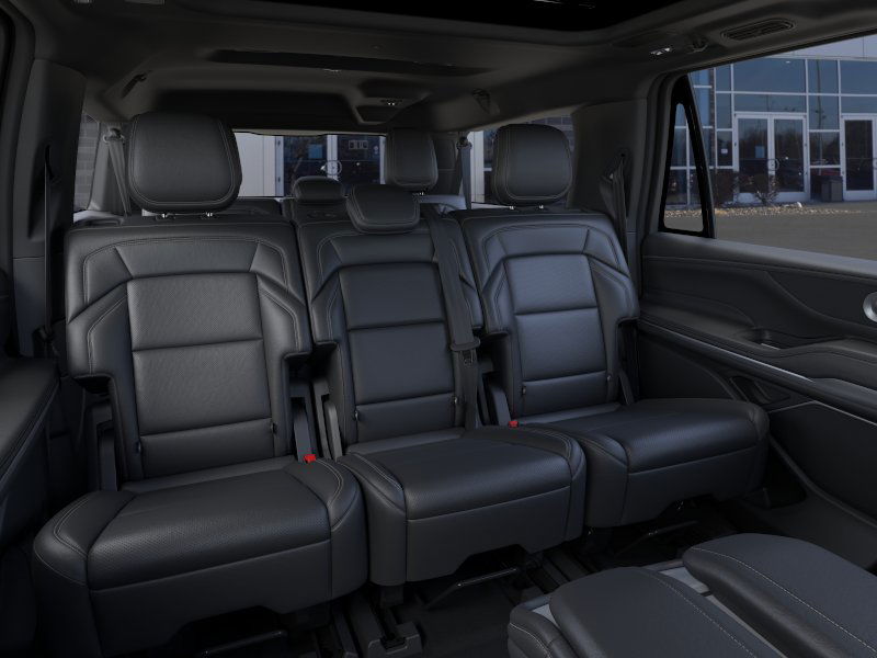 Thumbnail: 2025 Lincoln Navigator L - 10