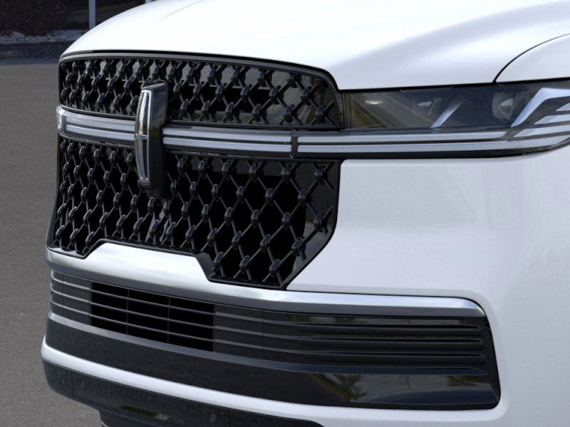 Thumbnail: 2025 Lincoln Navigator L - 18