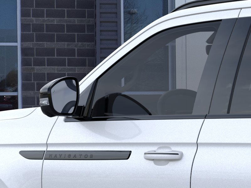 Thumbnail: 2025 Lincoln Navigator L - 20