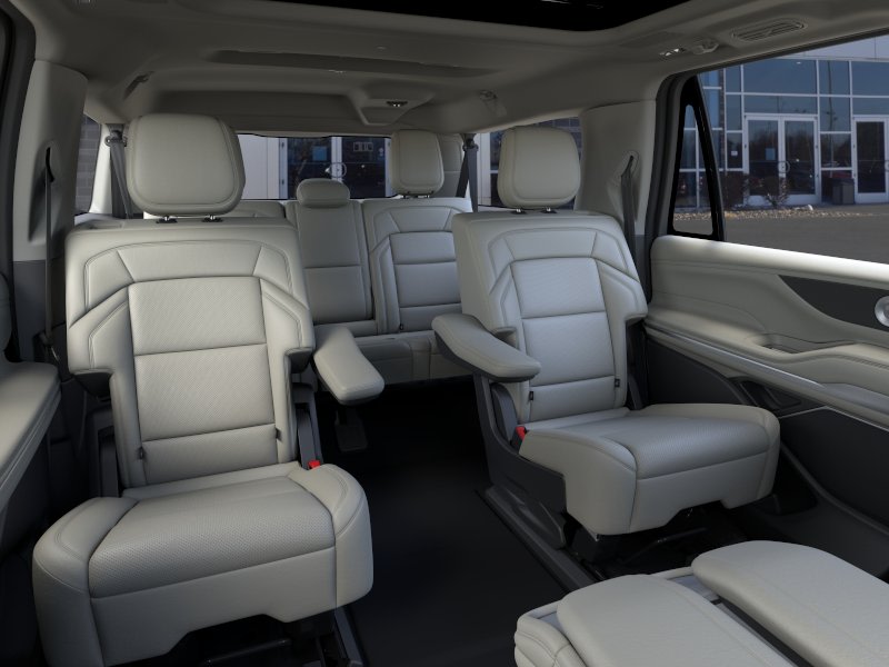 Thumbnail: 2026 Lincoln Navigator L - 14