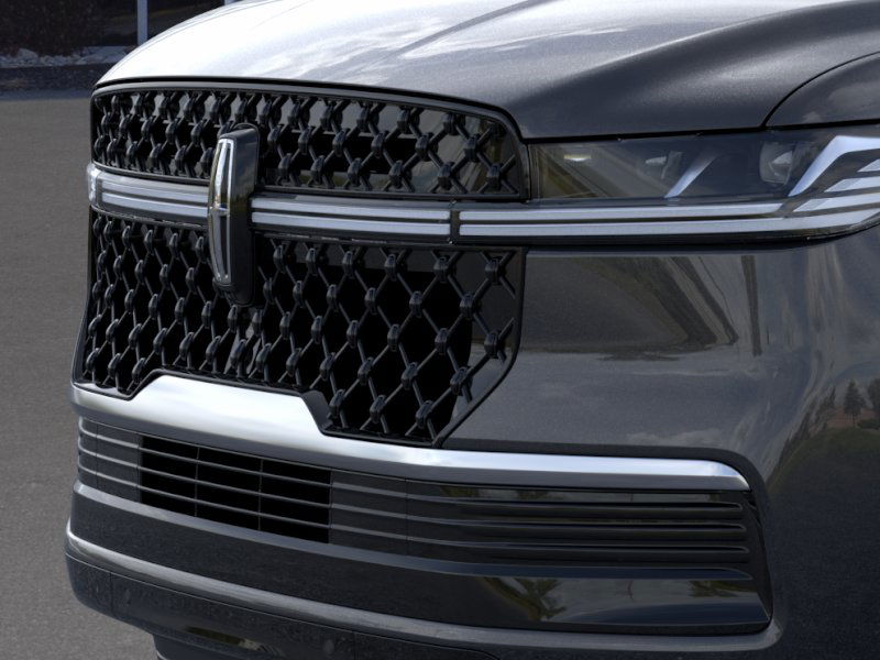 Thumbnail: 2025 Lincoln Navigator L - 18