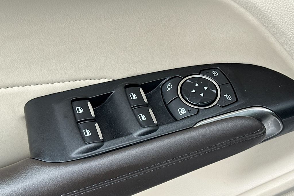 Thumbnail: 2019 Lincoln MKC - 20