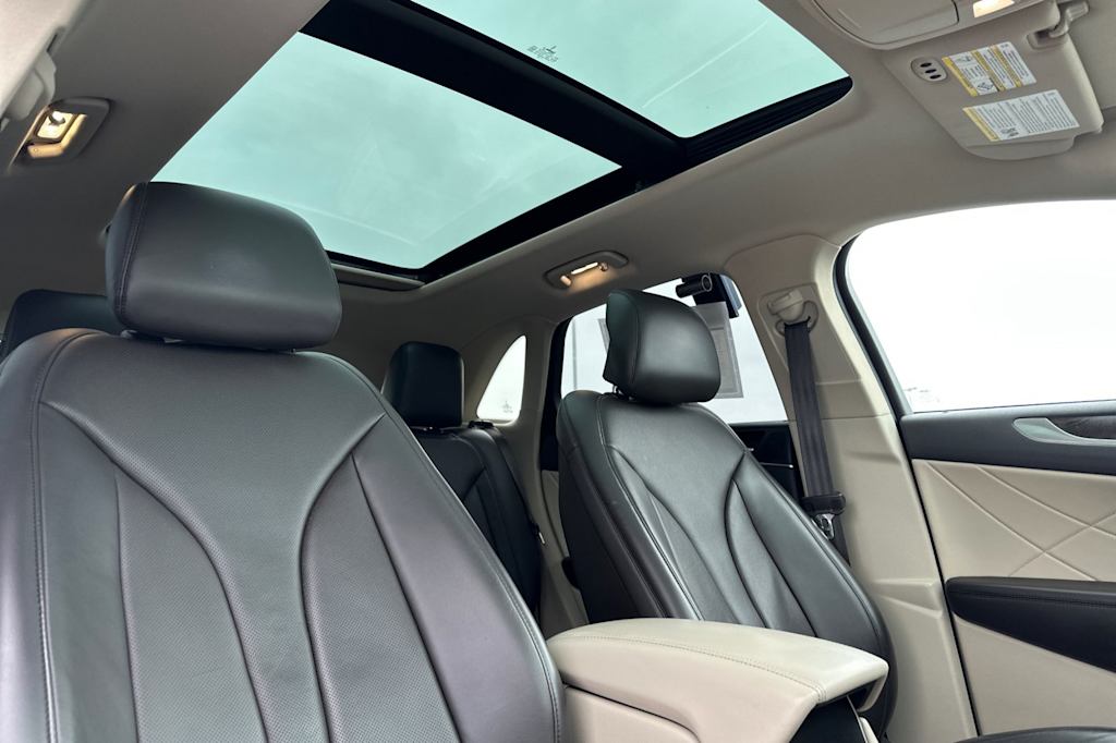 Thumbnail: 2019 Lincoln MKC - 21