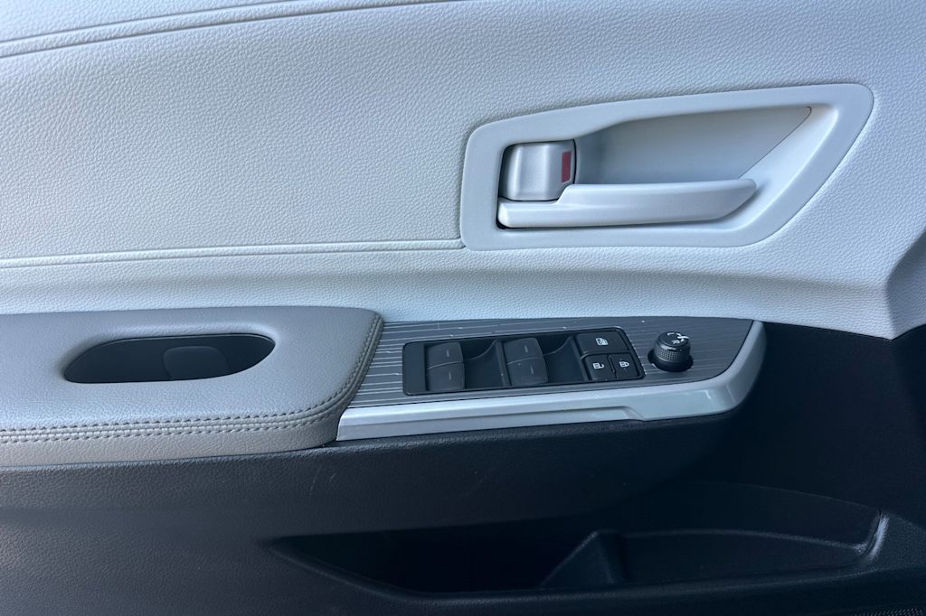 Thumbnail: 2025 Toyota Sienna - 20