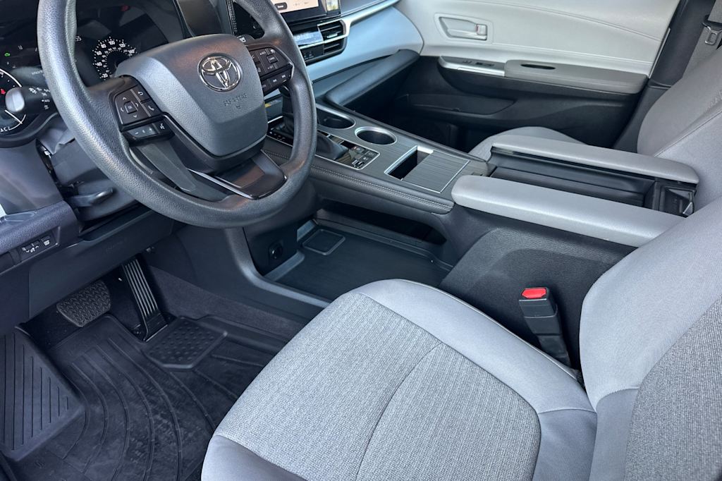 Thumbnail: 2025 Toyota Sienna - 10