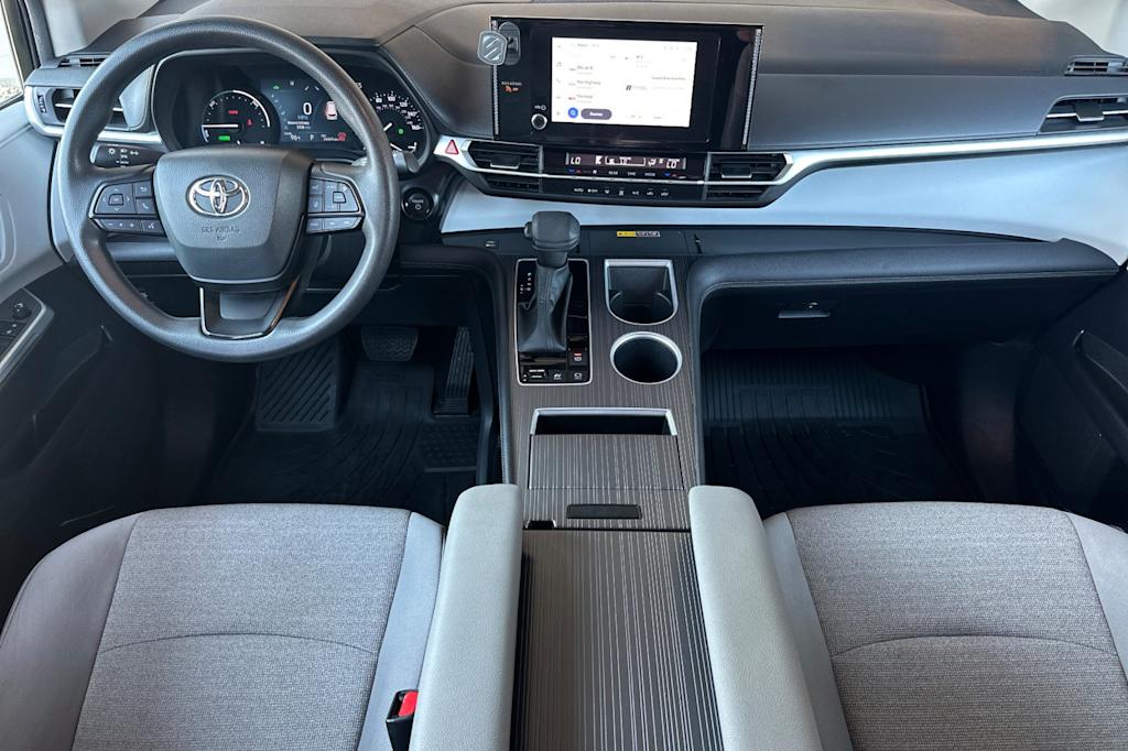 Thumbnail: 2025 Toyota Sienna - 2