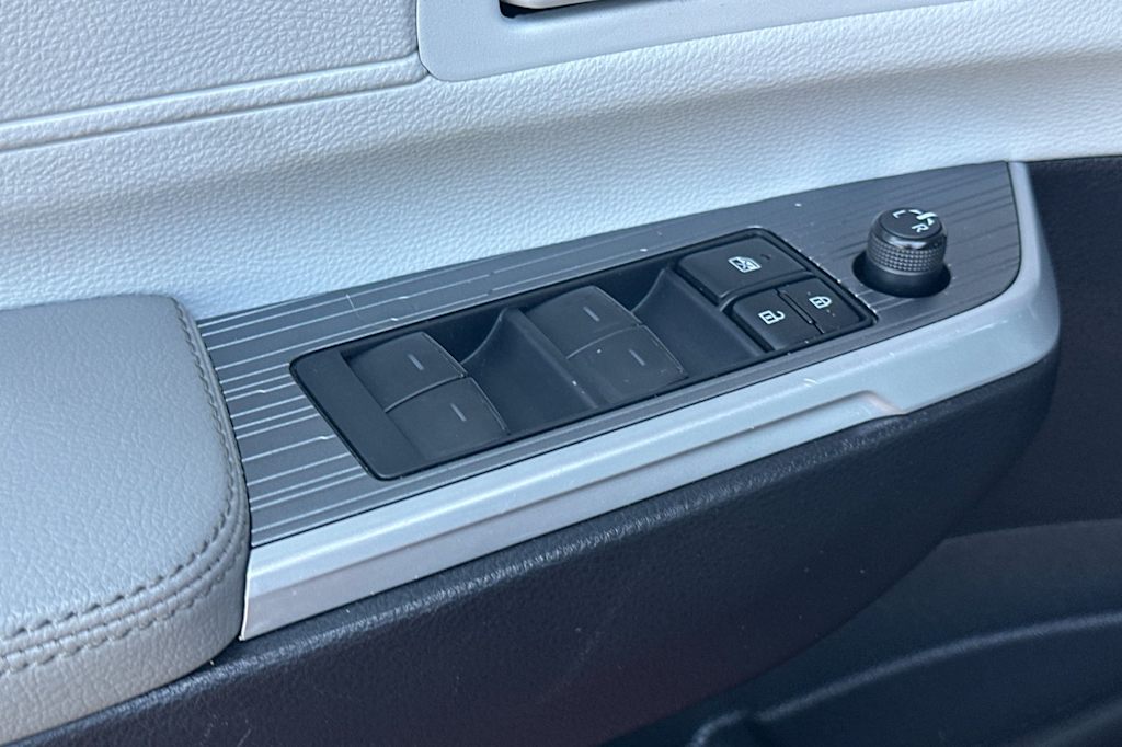 Thumbnail: 2025 Toyota Sienna - 21