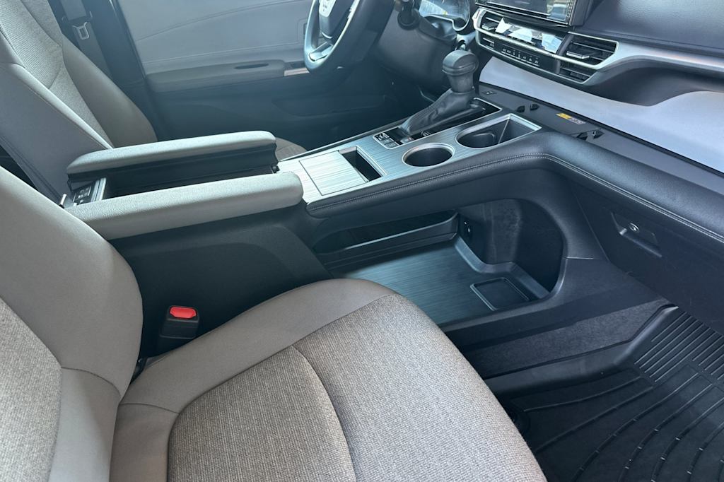 Thumbnail: 2025 Toyota Sienna - 11