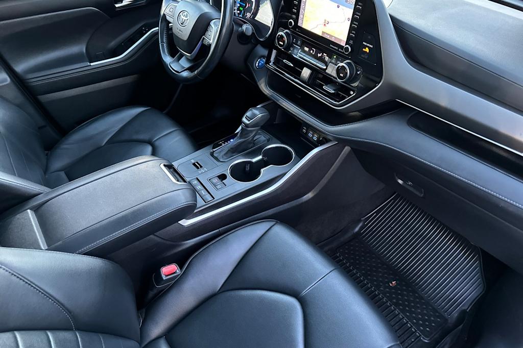 Thumbnail: 2022 Toyota Highlander - 11