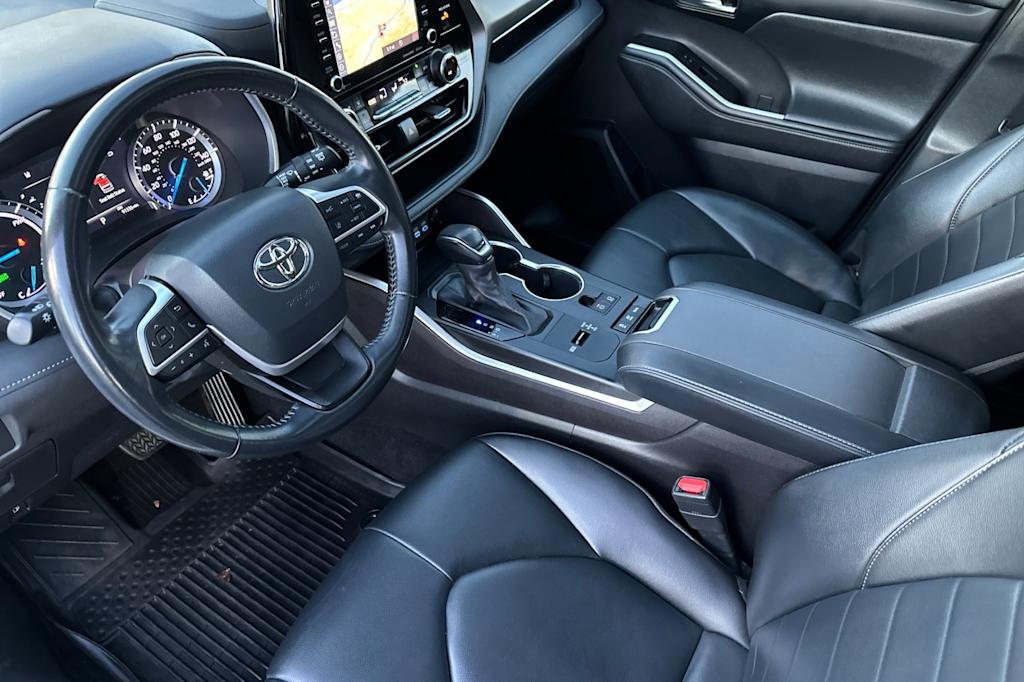Thumbnail: 2022 Toyota Highlander - 8