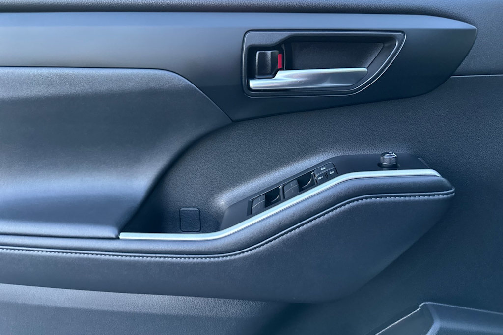 Thumbnail: 2022 Toyota Highlander - 20