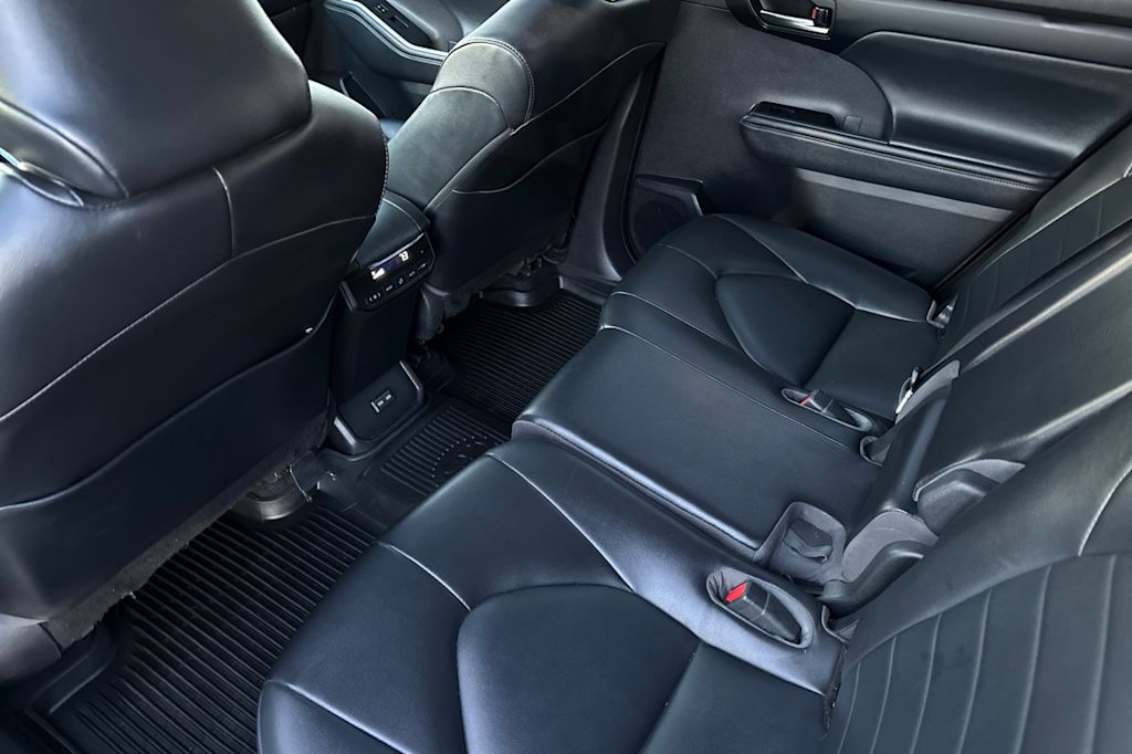 Thumbnail: 2022 Toyota Highlander - 9