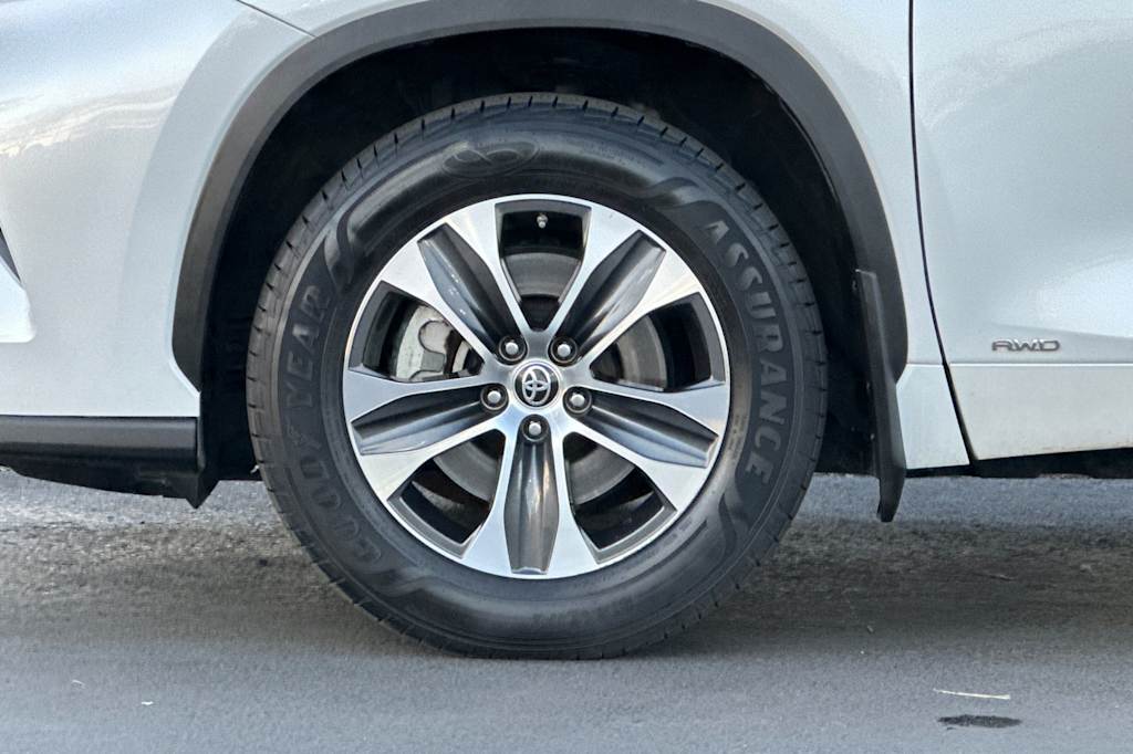 Thumbnail: 2022 Toyota Highlander - 7