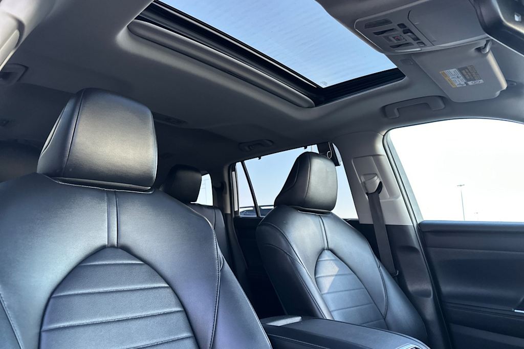 Thumbnail: 2022 Toyota Highlander - 23