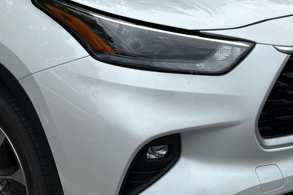 Thumbnail: 2022 Toyota Highlander - 10