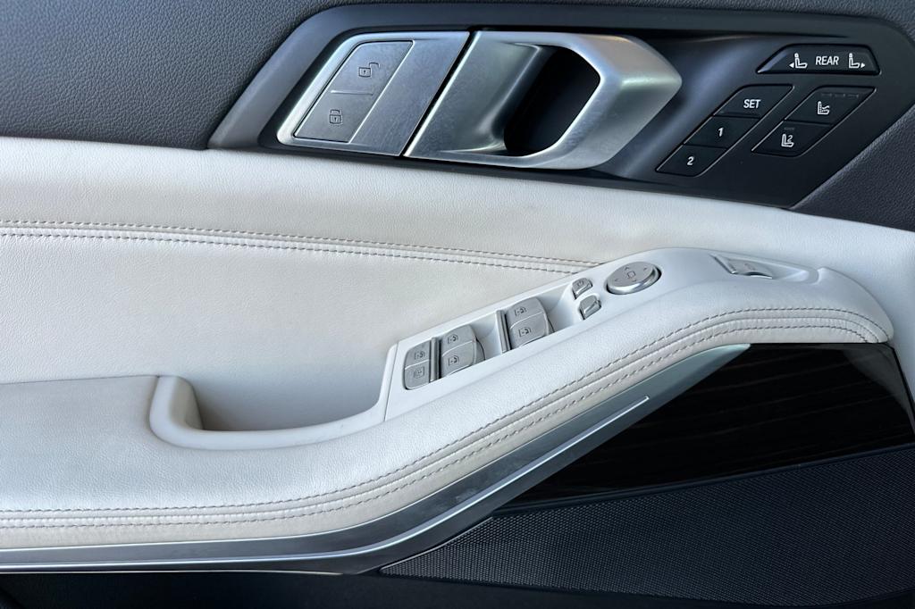 Thumbnail: 2021 BMW X7 - 21