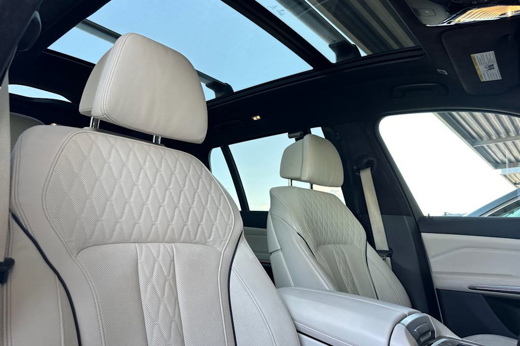 Thumbnail: 2021 BMW X7 - 10