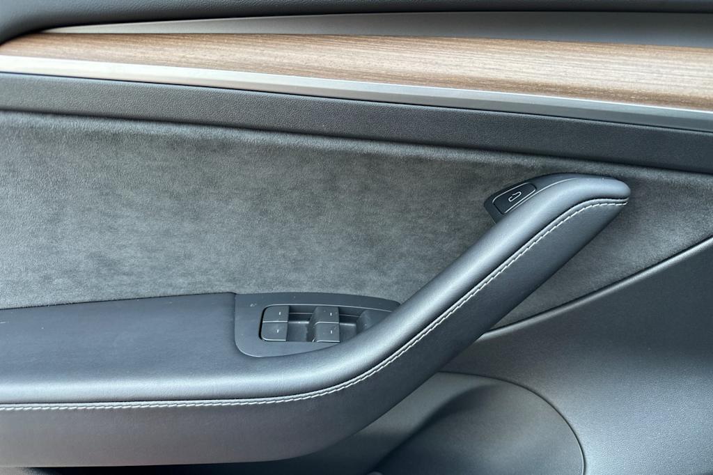 Thumbnail: 2023 Tesla Model 3 - 17