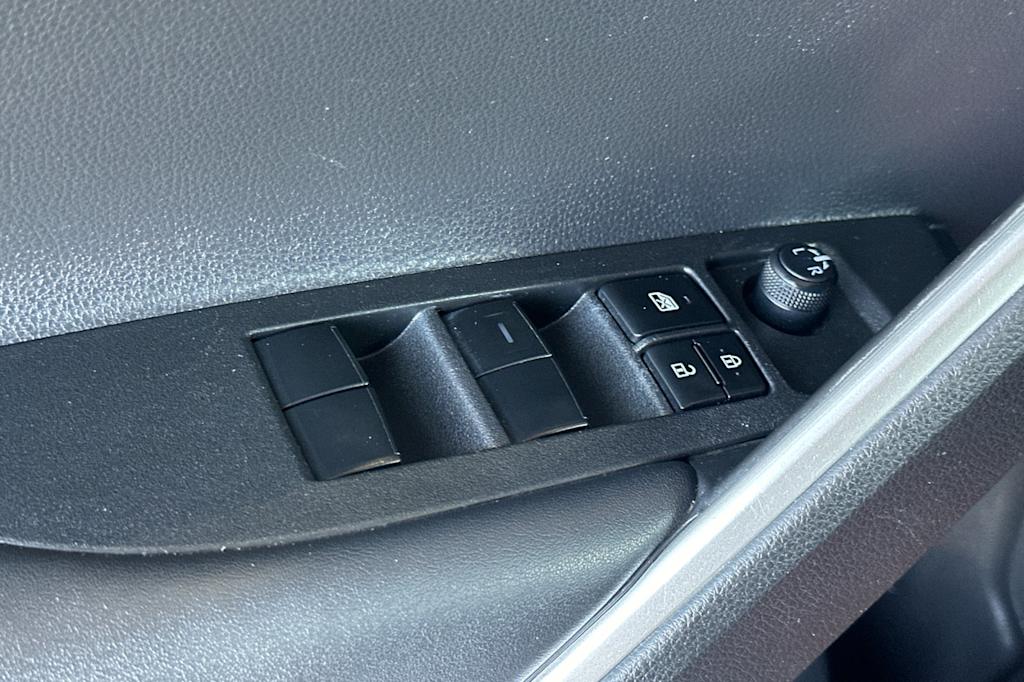 Thumbnail: 2022 Toyota Corolla Cross - 22