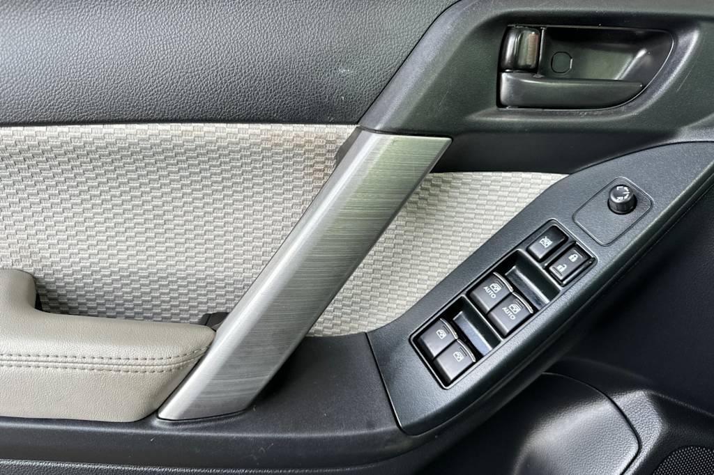 Thumbnail: 2017 Subaru Forester - 20