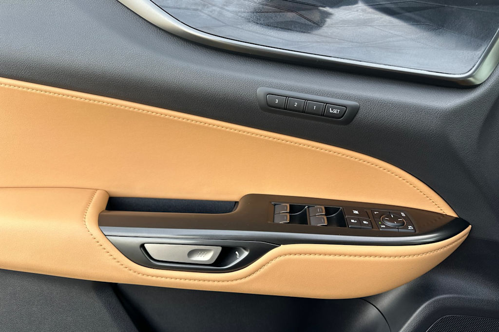 Thumbnail: 2025 Lexus ES - 20