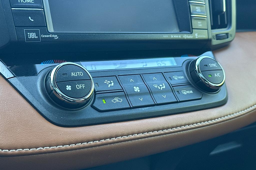 Thumbnail: 2018 Toyota RAV4 - 24