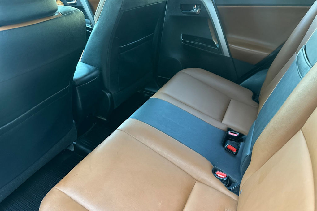 Thumbnail: 2018 Toyota RAV4 - 9