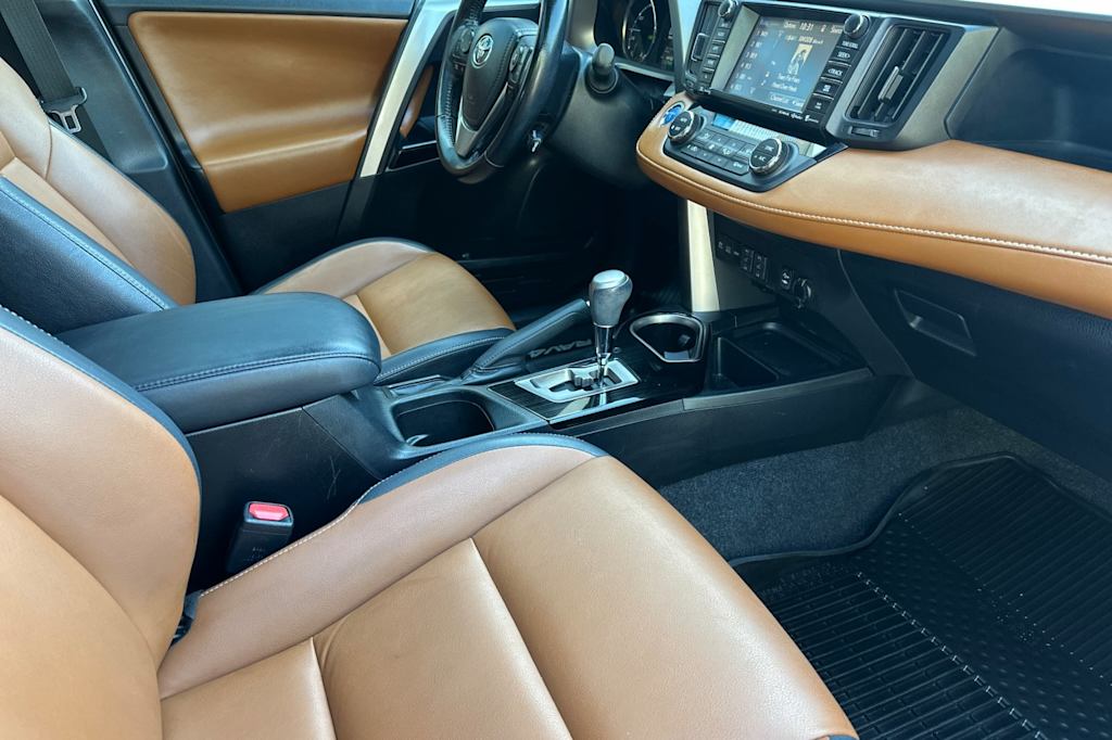 Thumbnail: 2018 Toyota RAV4 - 11