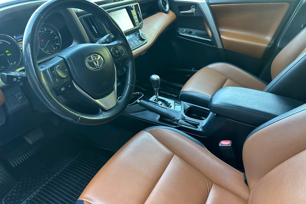 Thumbnail: 2018 Toyota RAV4 - 8