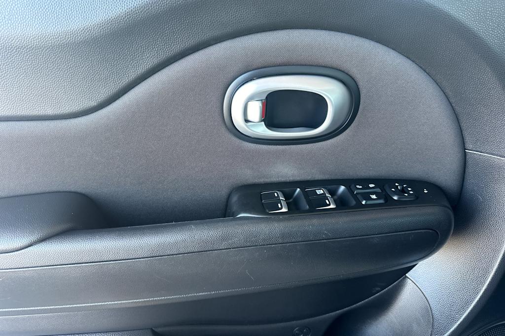 Thumbnail: 2017 Kia Soul - 22
