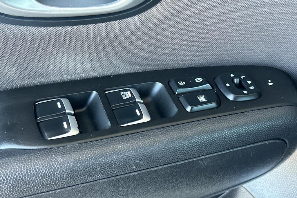 Thumbnail: 2017 Kia Soul - 23