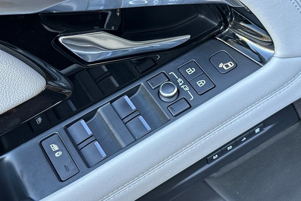 Thumbnail: 2021 Land Rover Range Rover Evoque - 22