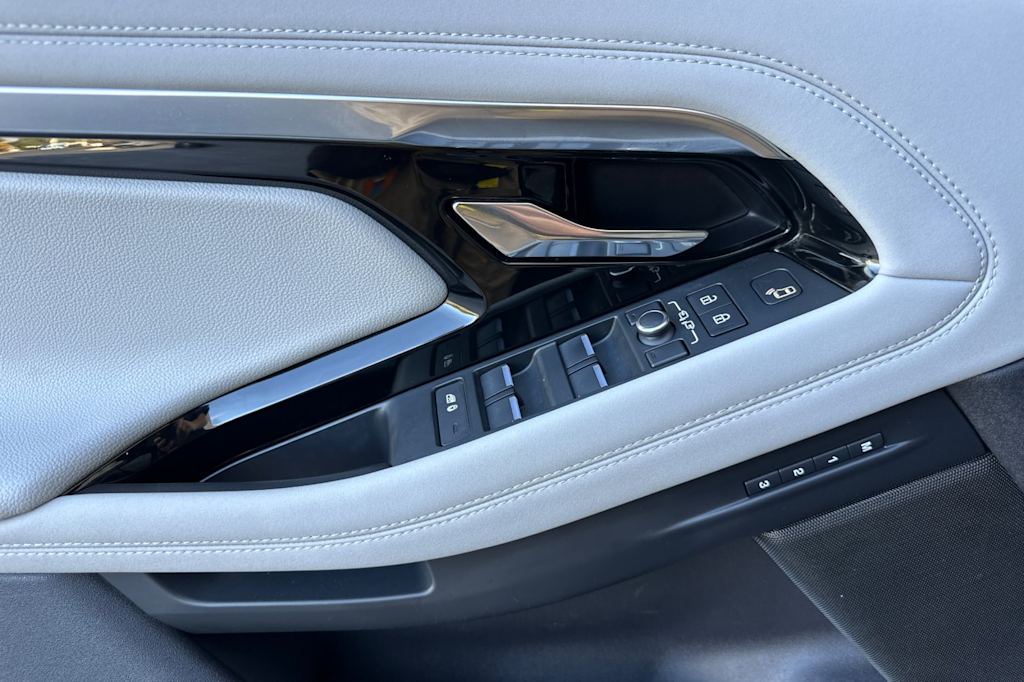 Thumbnail: 2021 Land Rover Range Rover Evoque - 21