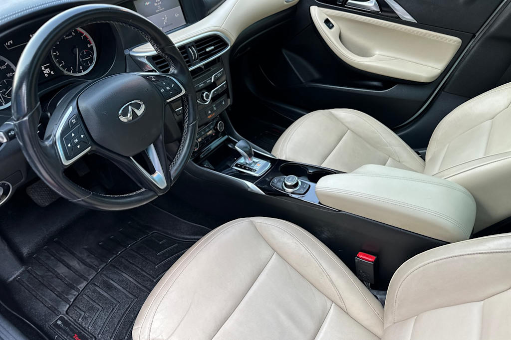 Thumbnail: 2017 INFINITI QX30 - 8