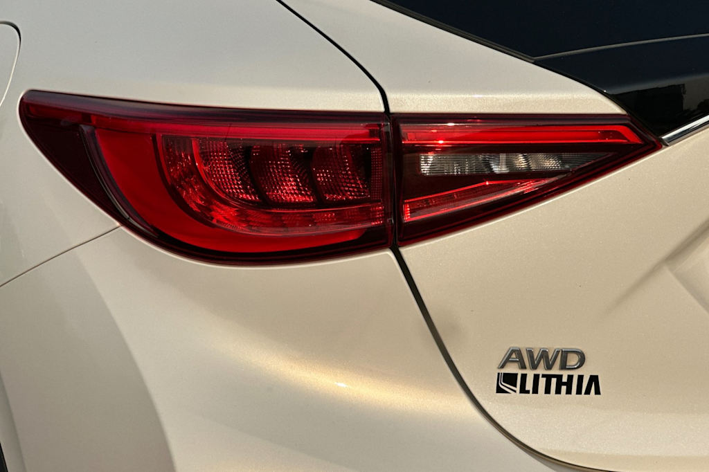Thumbnail: 2017 INFINITI QX30 - 28