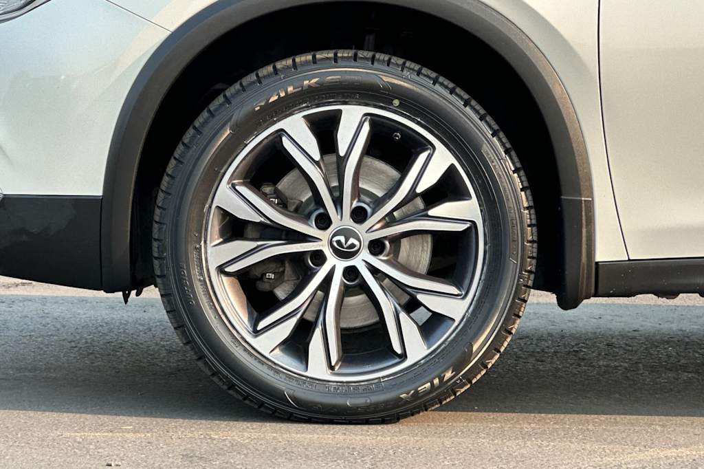 Thumbnail: 2017 INFINITI QX30 - 7
