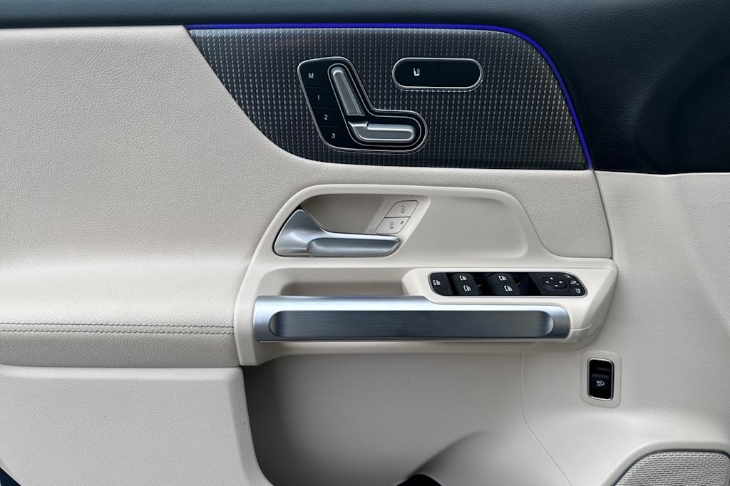 Thumbnail: 2023 Mercedes-Benz GLB - 19