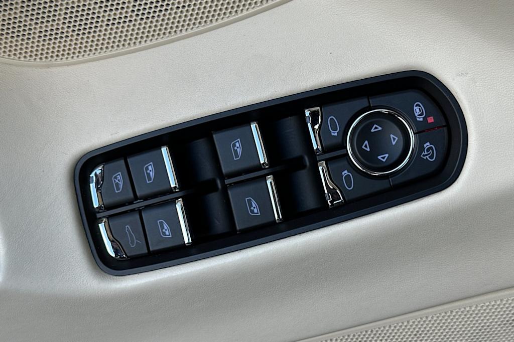 Thumbnail: 2014 Porsche Panamera - 20