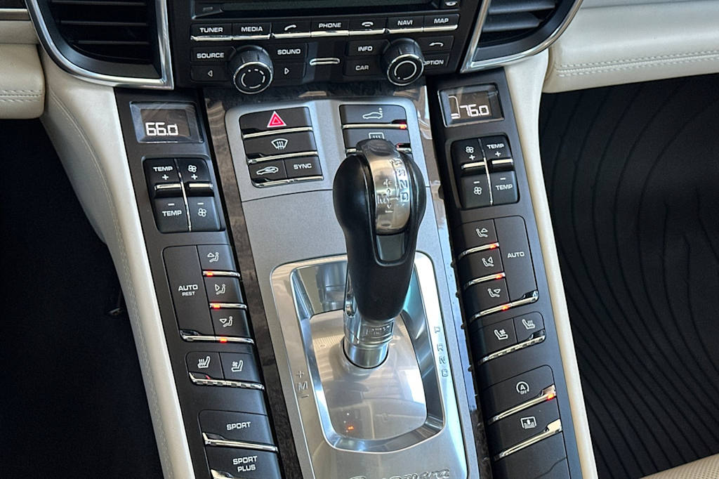 Thumbnail: 2014 Porsche Panamera - 14