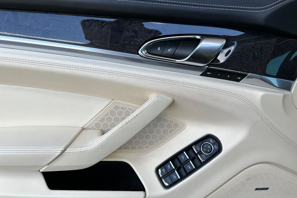 Thumbnail: 2014 Porsche Panamera - 19