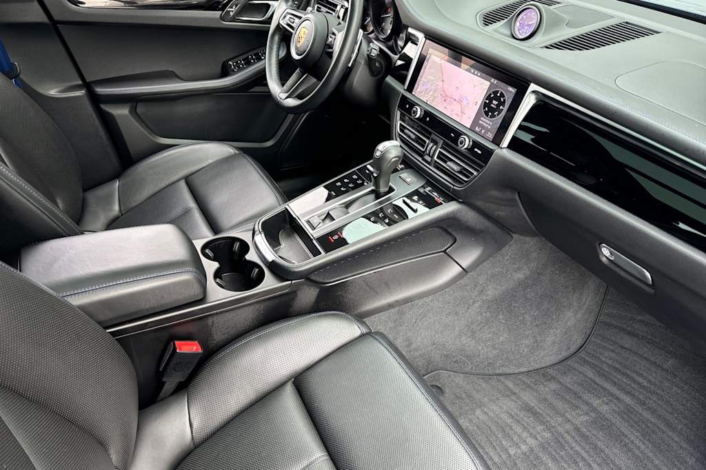 2022 Porsche Macan Base 12