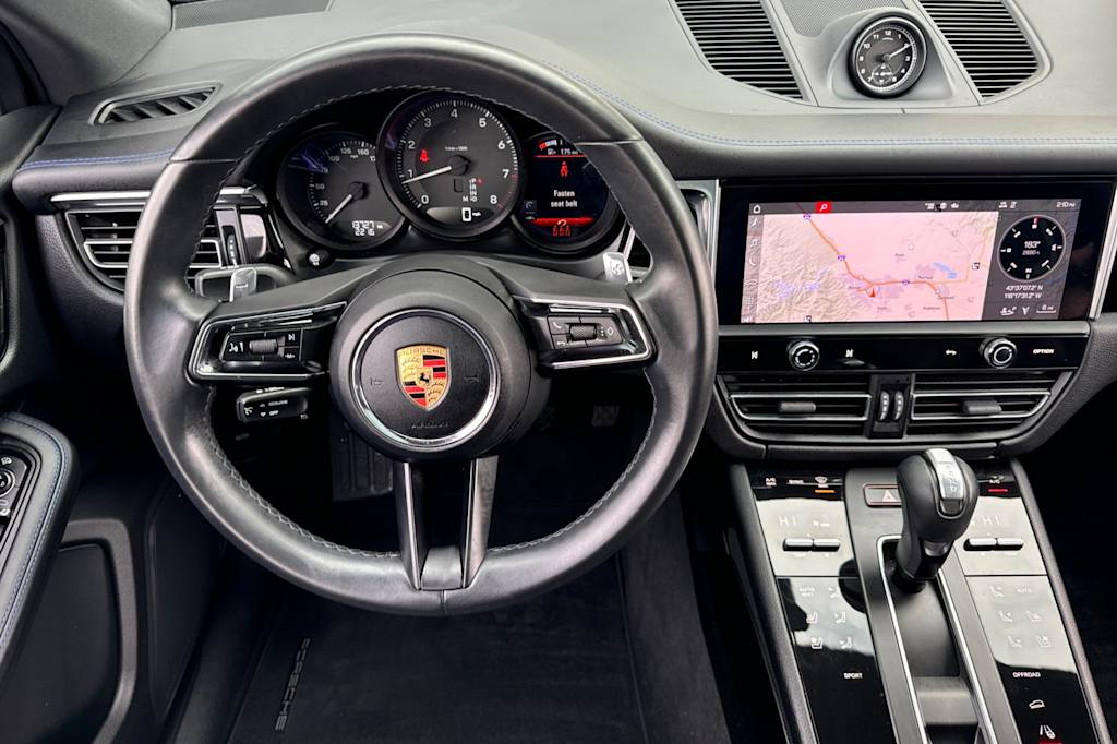 2022 Porsche Macan Base 9
