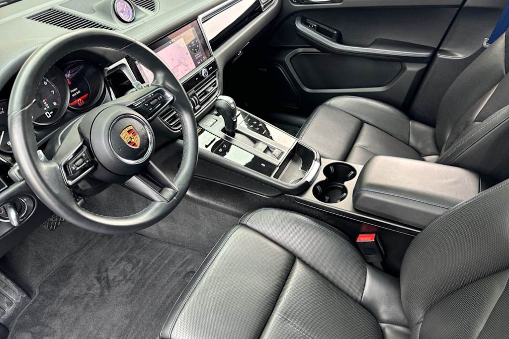 2022 Porsche Macan Base 10