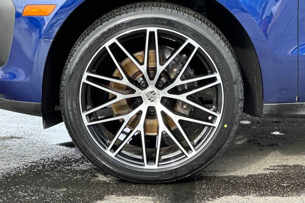 2022 Porsche Macan Base 8