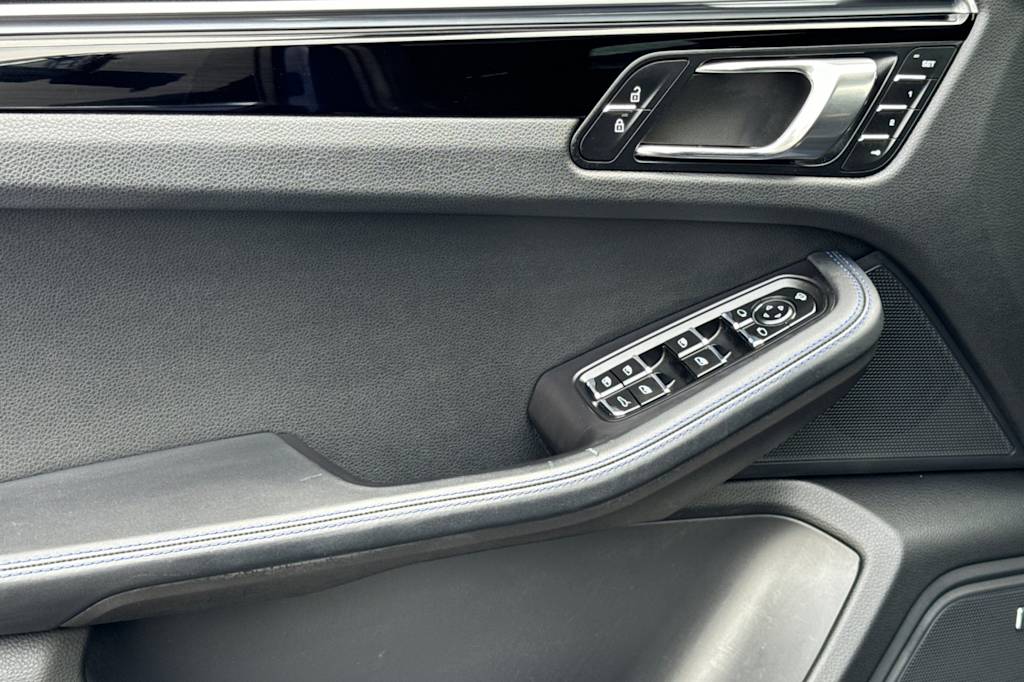 2022 Porsche Macan Base 21