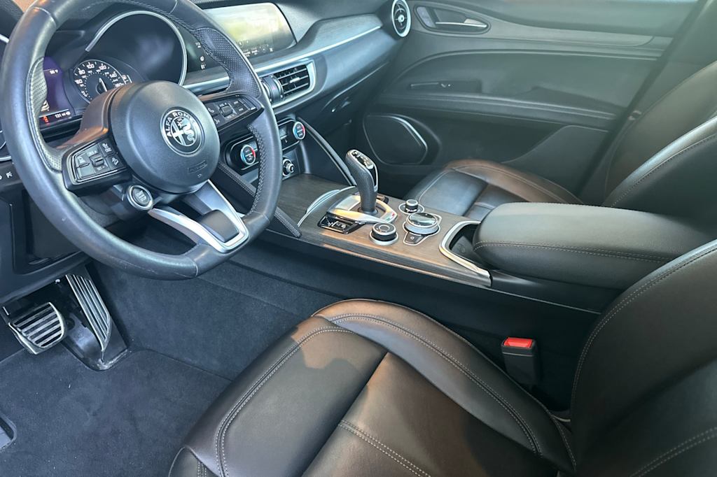 Thumbnail: 2022 Alfa Romeo Stelvio - 8